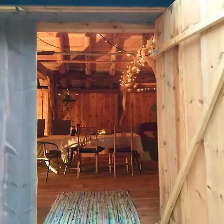 Dom wakacyjny Secluded Home, With Private *