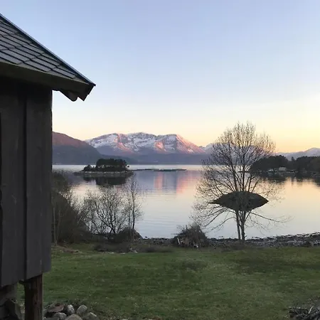 Secluded Home, With Private Dom wakacyjny Ålesund