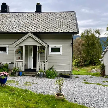 Dom wakacyjny Secluded Home, With Private Ålesund