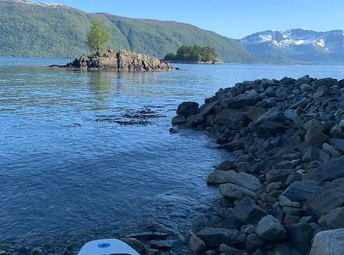 Secluded Home, With Private Semesterbostad Ålesund