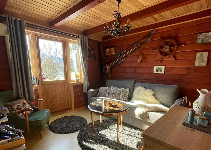 Secluded Home, With Private Feriehus Ålesund