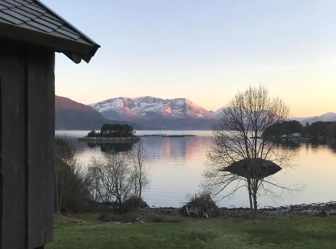 Secluded Home, With Private Feriehus Ålesund
